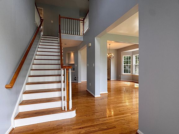 3rd image of 442 Justin Dr