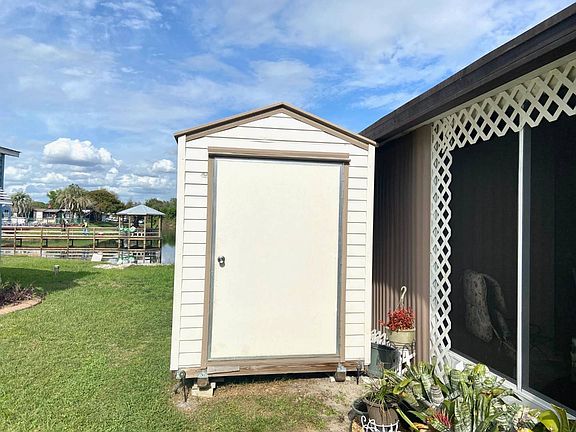 2nd image of 1032 Lakeshore Dr