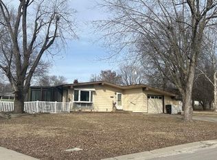 206 Brookview Dr, Belton, MO 64012