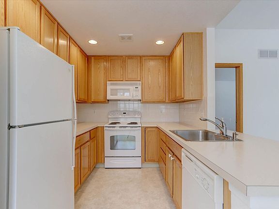4th image of 2462 Concord Cir