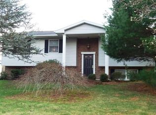 1304 Edgewood Dr, Hummelstown, PA 17036