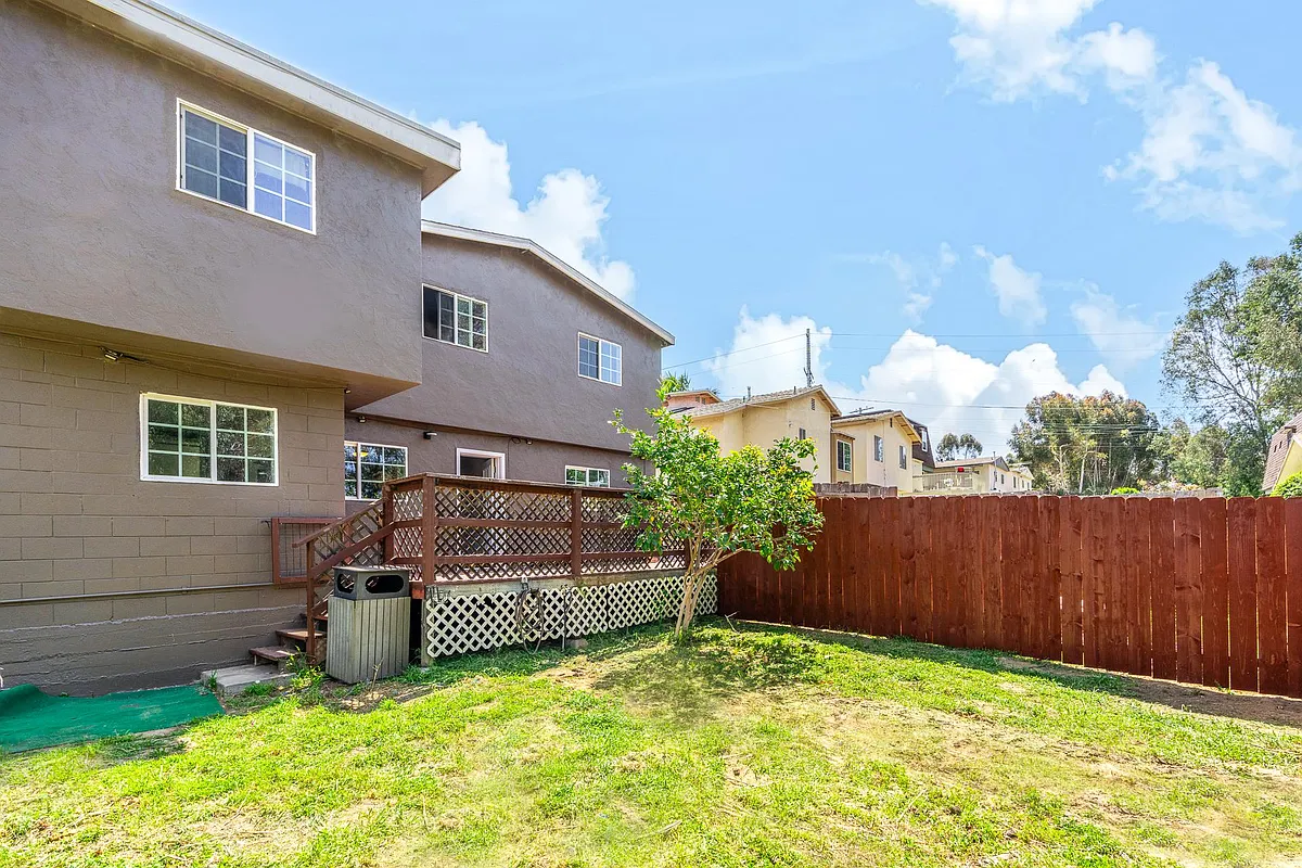 Building Photo - 2336 Sumac Dr #2