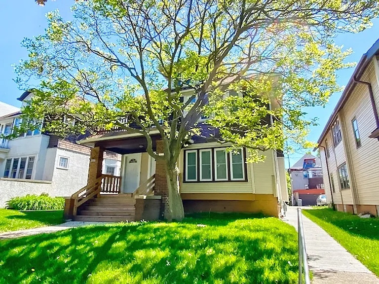3040 N Maryland Ave — Photo 19