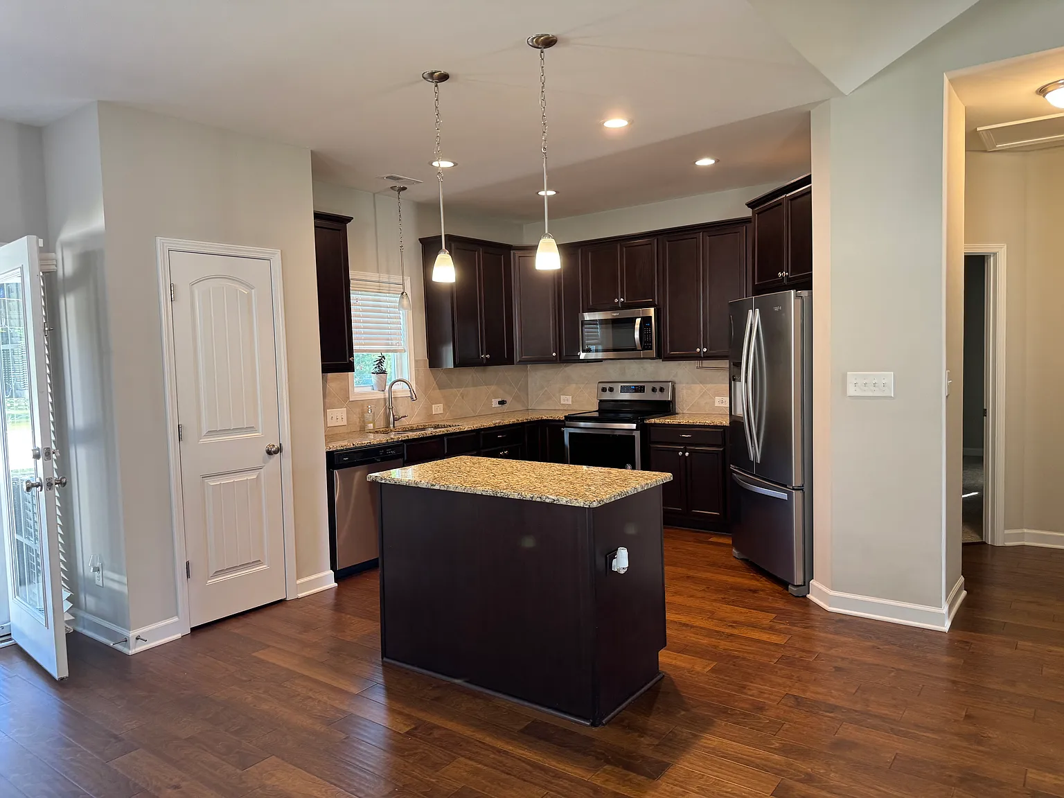 3 bed, 1565 sqft, $1,850 — Photo 3