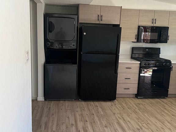 4th image of 2647 N Estrella Ave #2
