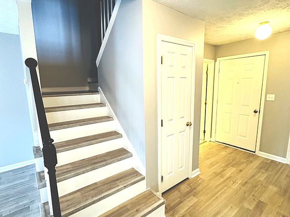 3rd image of 5551 Robmont Dr