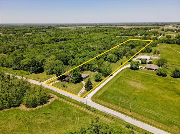 10510 E 267th St, Freeman, MO 64746