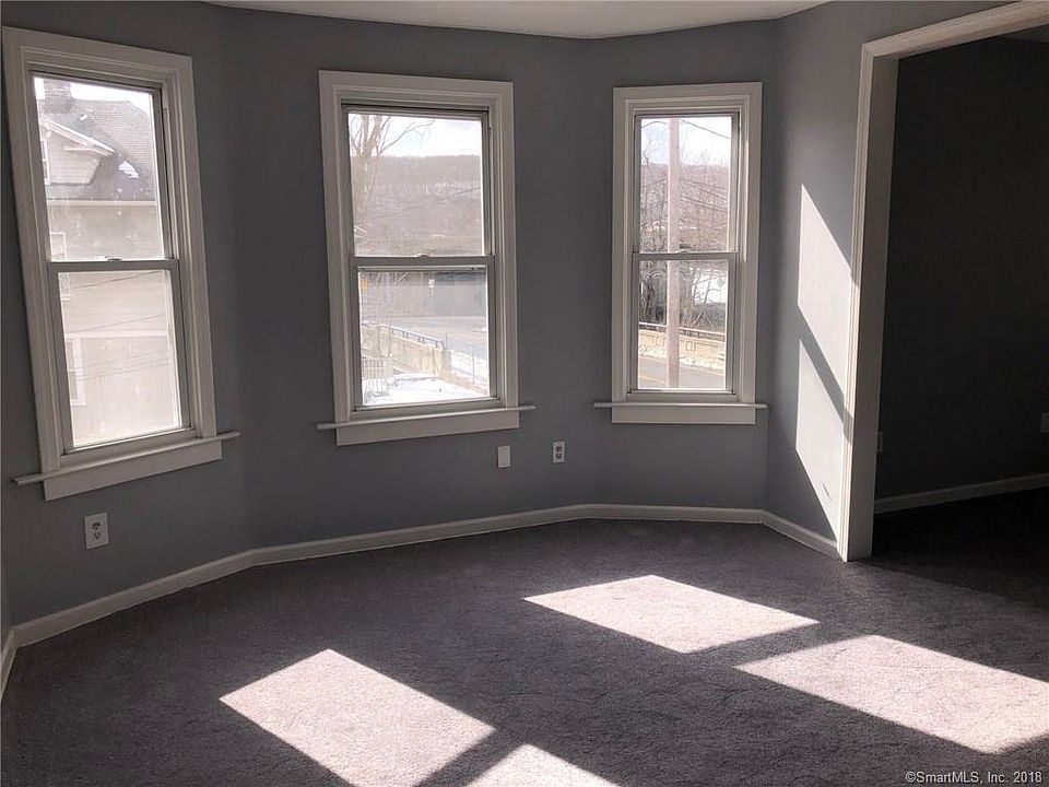 1st image of 21 Pond Lily Ave