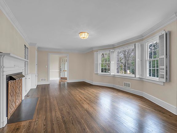 5th image of 237 Pine Forest Dr