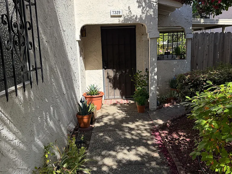 7329 Villa Del Sol Ln — Photo 31