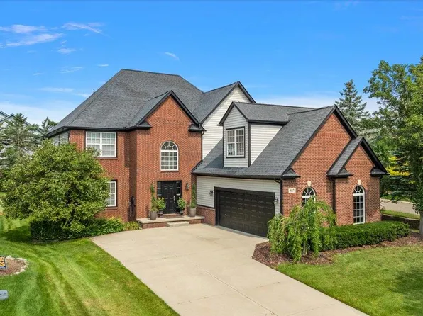 587 Bay Pointe Dr, Oxford, MI 48371