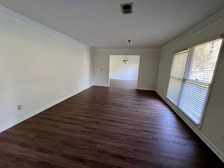 1402 Northgate Dr — Photo 6