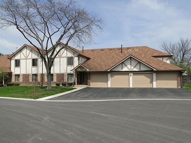 1st image of 920 Surrey Dr APT 2B