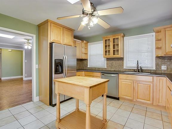 2nd image of 2819 Shady Valley Dr