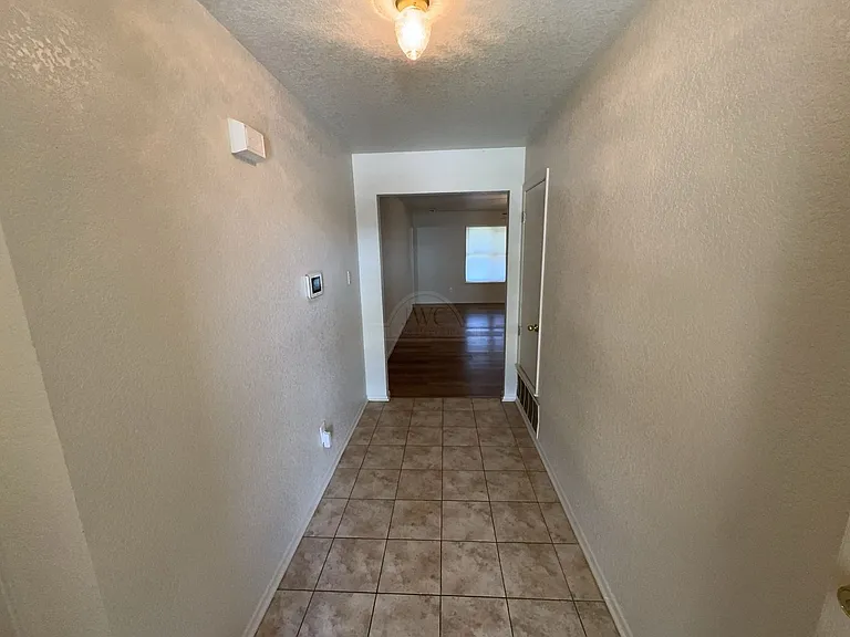 621 Deloris Dr — Photo 2