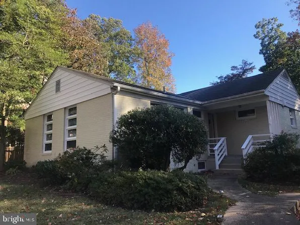 5626 Knollwood Rd, Bethesda, MD 20816