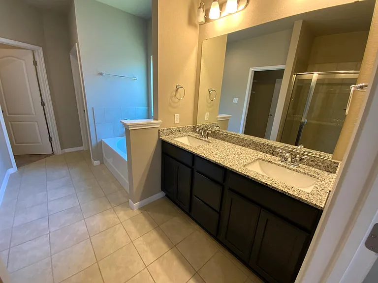 822 Wyndcrest Dr — Photo 13