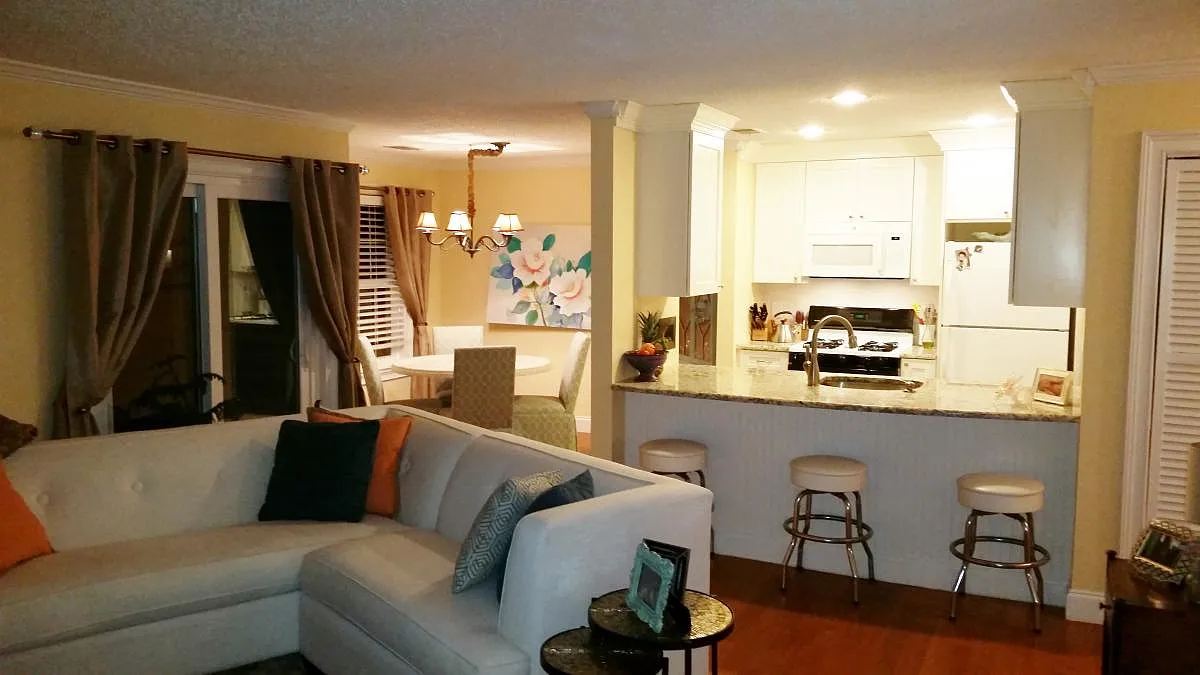 2 bed, 913 sqft, $2,000 — Photo 1