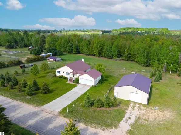 7495 Bennett Rd, Williamsburg, MI 49690