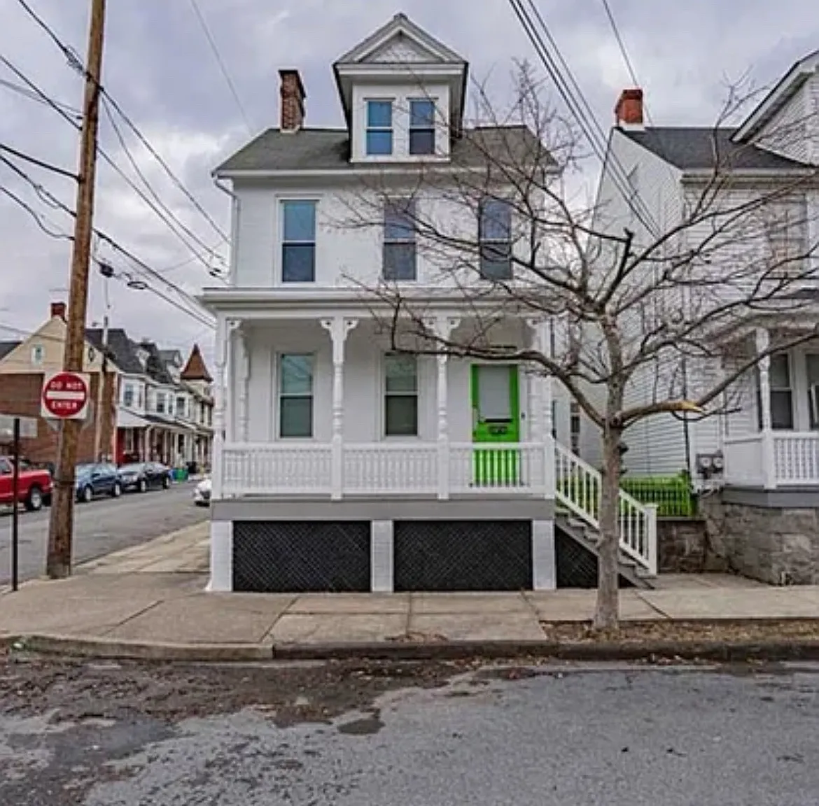 2 bed, 1077 sqft, $1,700 — Photo 1