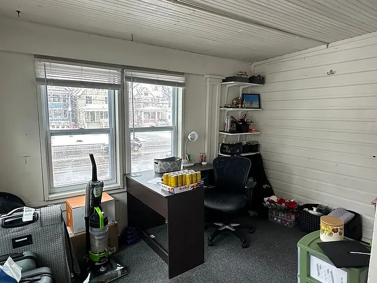 412 W Washington Ave — Photo 10