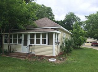 713 Berlin St, Waupaca, WI 54981