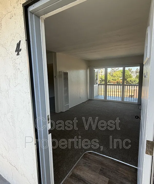 391 Oak Ave #4