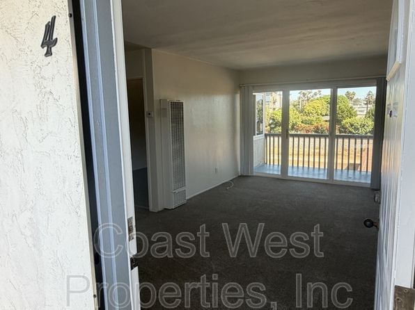 391 Oak Ave APT 4