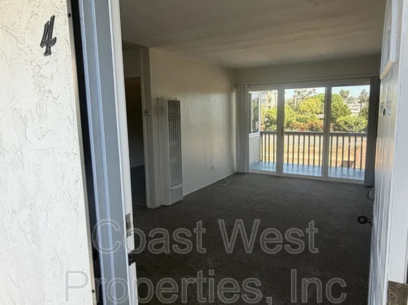 391 Oak Ave APT 4, Carlsbad, CA 92008