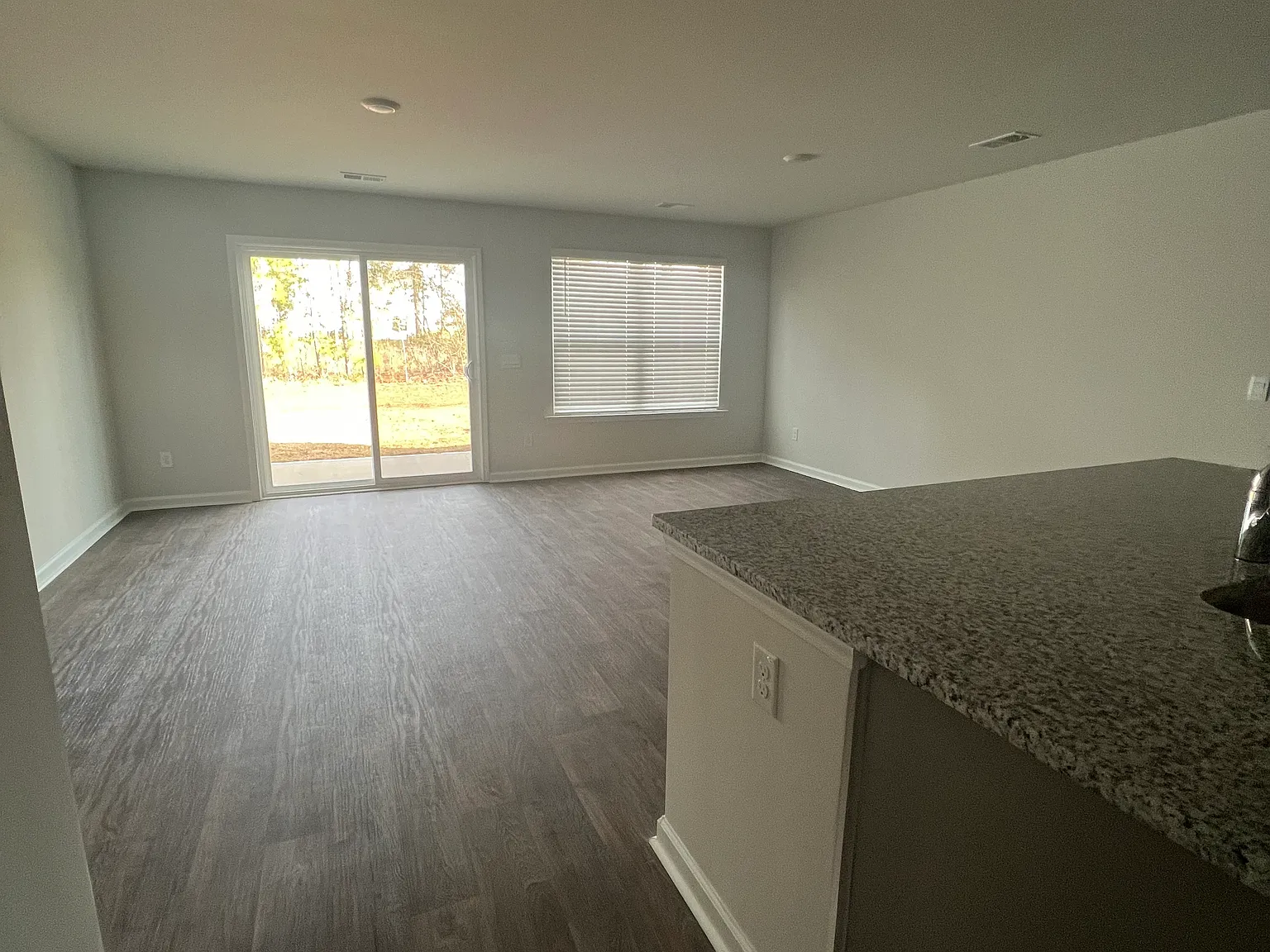 3 bed, 2.5 bath, 1524 sqft, $2,249 — Photo 4