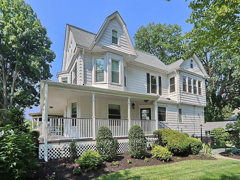 263 Walnut St #1 — Photo 4