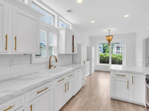 19 Longbrook Ln, Freehold, NJ 07728