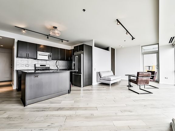 5th image of 510 W Erie St #1703