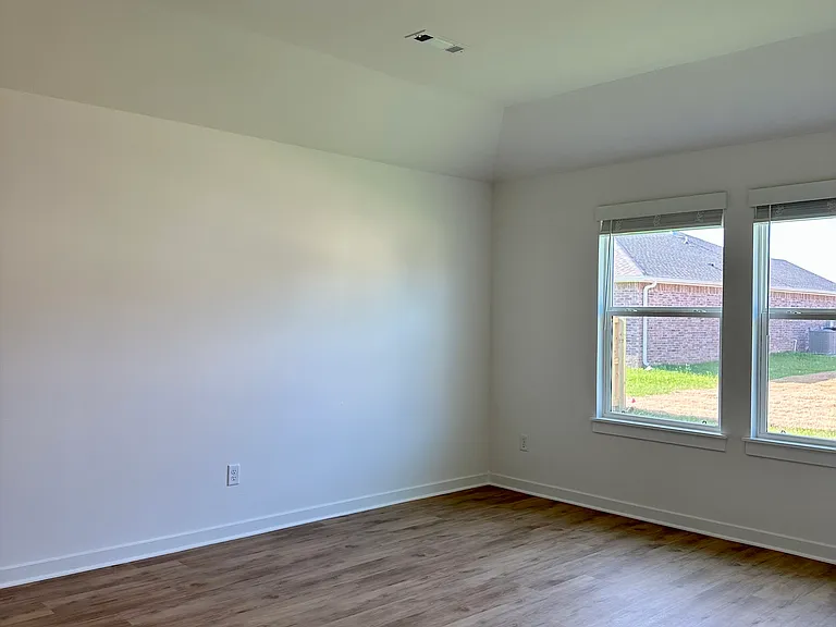207 Collie Ave — Photo 8