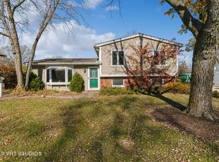 37344 N Grandwood Dr, Gurnee, IL 60031