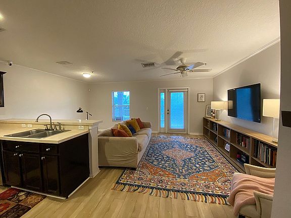 Kitchen/ Living area