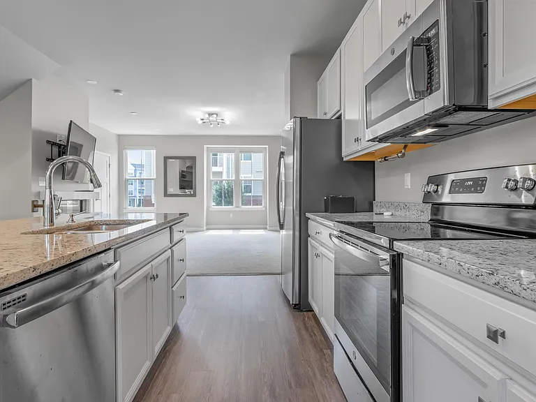 446 Westport St — Photo 10