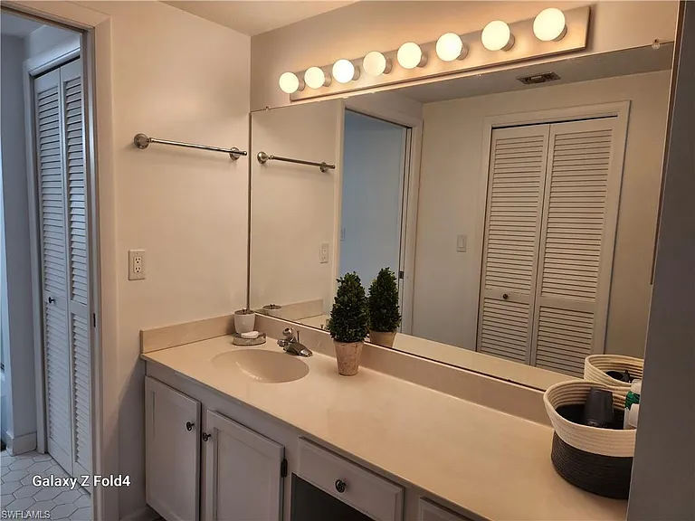 805 River Point Dr #C-307 — Photo 5