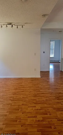 557 Jackson Ave — Photo 4