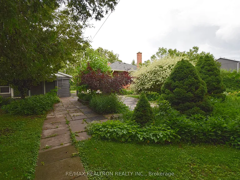 250 Meadow Rd — Photo 36