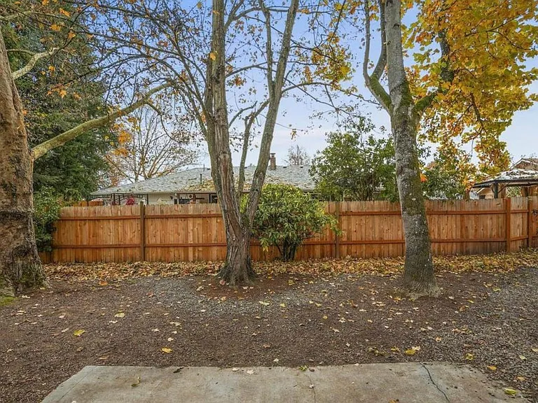 Hummingbird St NE — Photo 9