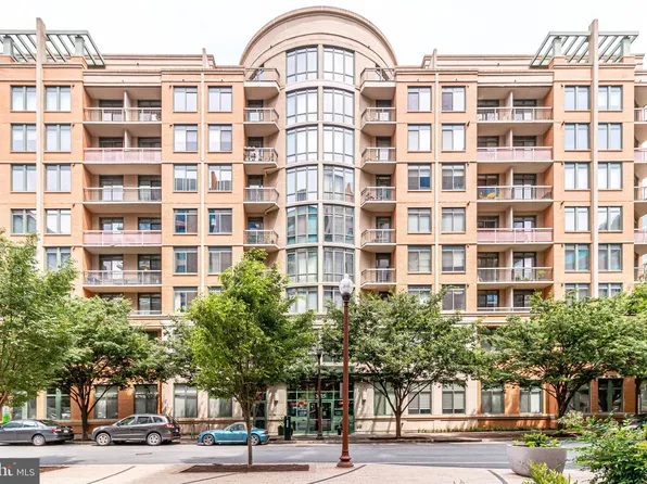 3625 10th St #101, Arlington, VA 22201