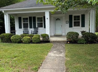 16 Fairview St NW, Leesburg, VA 20176