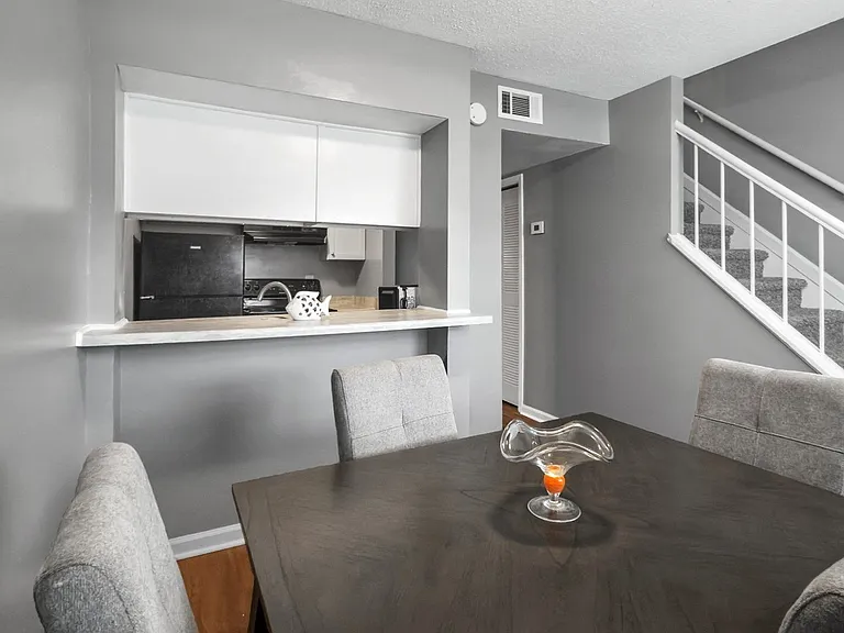 Amelia Apartments and Townhomes — Photo 3