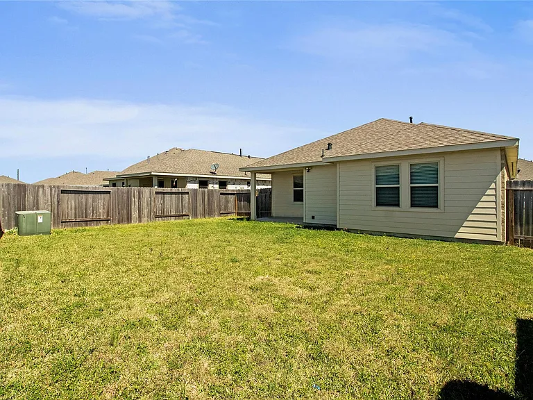 622 Little Cypress Ln — Photo 25