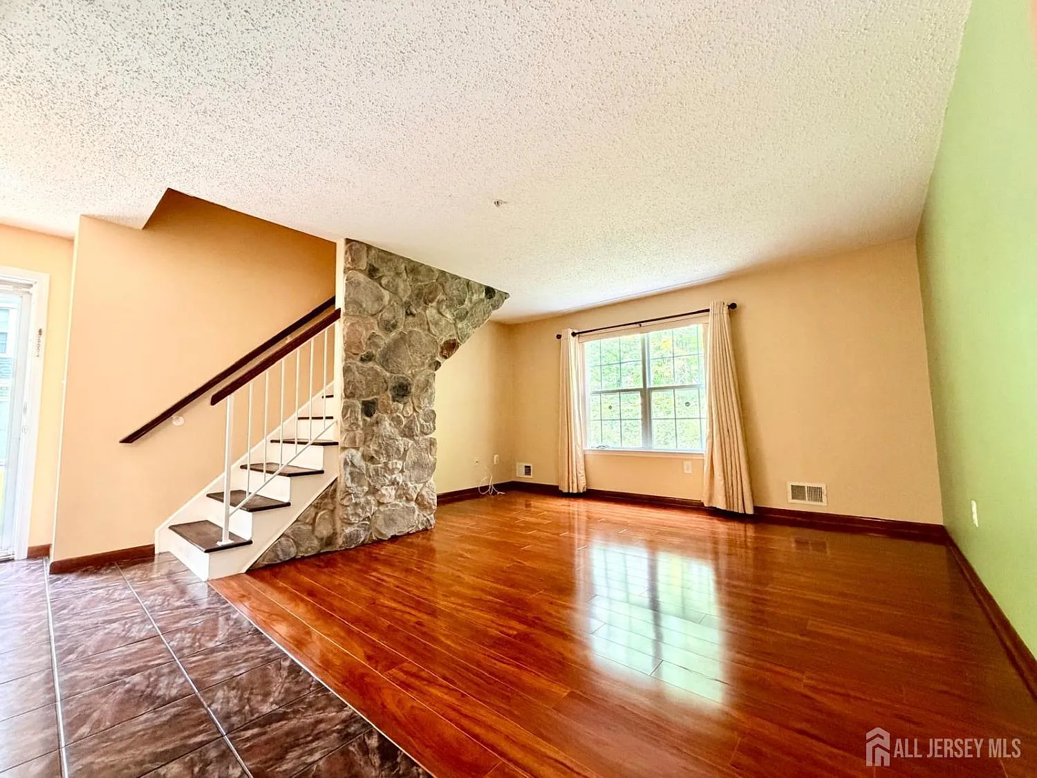 2 bed, 2.0 bath, 1276 sqft, $2,700 — Photo 4