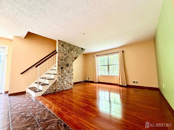 4th image of 191 Prestwick Way