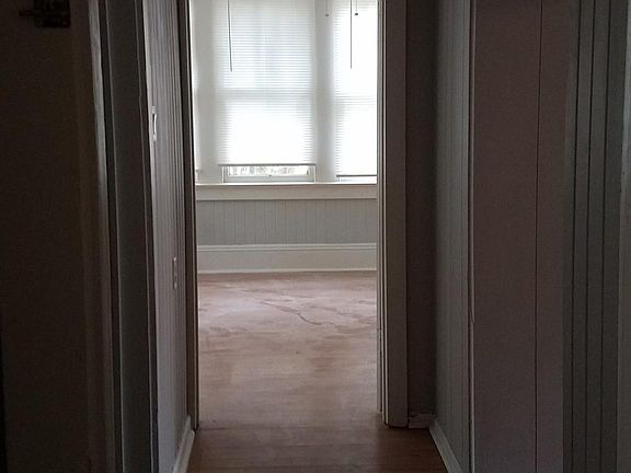4th image of 308 Dunreath St APT B