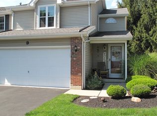 9 Towne Square Dr, Lancaster, NY