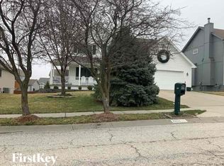 11253 N Summit St, Kansas City, MO 64155